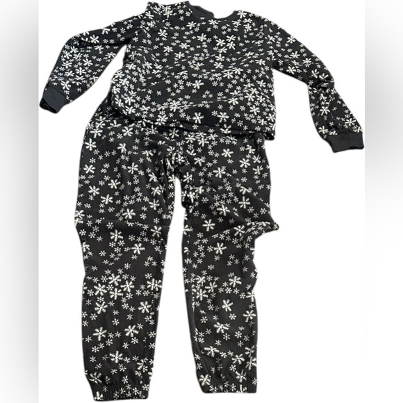 Old Navy Other - Old Navy Women's Black and White Snowflake Pajama Set
